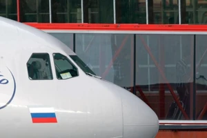 Anh phủ nhận tin khám xét máy bay Nga