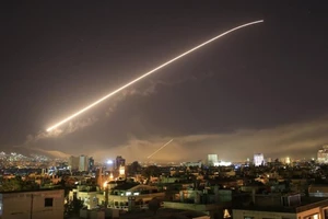 Bộ Quốc phòng Mỹ: Đã chấm dứt đợt nã tên lửa vào Syria