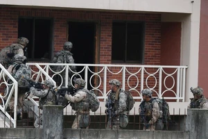 Ông Trump chỉ đạo tính phương án rút bớt quân khỏi Hàn Quốc