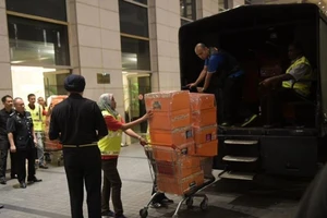 Thu 72 bao tiền, 284 túi hàng hiệu tại nhà cựu thủ tướng