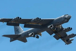 Mỹ đổi đường bay máy bay ném bom B-52 né bán đảo Triều Tiên