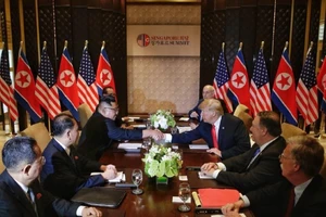 Hai ông Trump-Kim kết thúc gặp riêng, bắt đầu gặp mở rộng