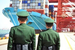 Ông Trump duyệt đánh thuế lên 50 tỉ USD hàng Trung Quốc