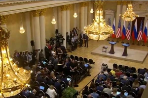 Báo chí mòn mỏi đợi hai ông Trump-Putin