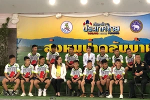 Trực tiếp: Đội bóng nhí họp báo, kể về diễn tiến bị mắc kẹt