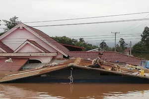 24 giờ vật lộn sửa chữa trước khi đập thủy điện Lào vỡ