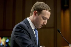Facebook mất 120 tỉ đô, ông Zuckerberg bị cổ đông kiện