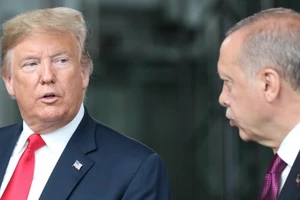 Mỹ-Thổ Nhĩ Kỳ, ngoài nặng trong nhẹ