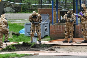 Ông Putin vừa nhận thư ông Trump, Mỹ tuyên bố trừng phạt Nga