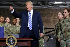 Luật Quốc phòng ông Trump ký nới tay Trung Quốc, khác ban đầu