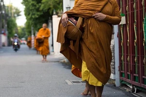 Báo động nạn béo phì giới nhà sư Thái Lan