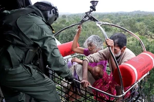 Ấn Độ lụt nặng trong 100 năm, hơn 900 người chết ​