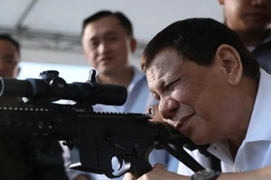 Thư hòa giải của 3 bộ trưởng Mỹ càng làm ông Duterte thêm giận