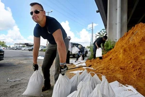 Bão cực lớn, 3 bang của Mỹ tuyên bố tình trạng khẩn cấp