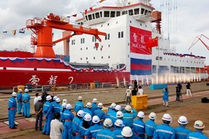 Trung Quốc ra mắt tàu phá băng nội địa Tuyết Long 2