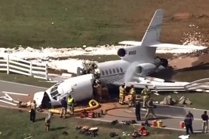 Máy bay gãy đôi trong khi hạ cánh, cơ trưởng và cơ phó tử nạn