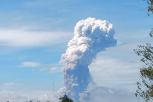 5 ngày sau thảm họa, Indonesia hứng thêm núi lửa phun trào
