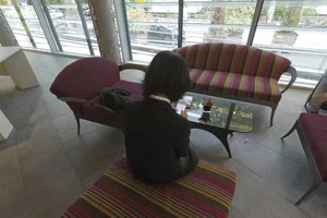 Vợ ông Mạnh Hoàng Vĩ bị dọa có 2 đội hành động sang tìm