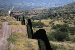 Ông Trump: Sẽ đưa 15.000 quân đến biên giới với Mexico