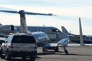 Hy hữu: 2 máy bay va vào nhau trên trời, 1 chiếc rơi