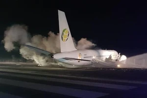 Boeing chở 126 người trượt đường băng, 6 người bị thương