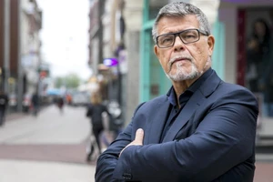 69 tuổi kiện đòi giảm 20 tuổi trong khai sinh để tìm bạn gái