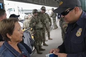 Ông Trump ra sắc lệnh chặn đoàn người di cư Trung Mỹ