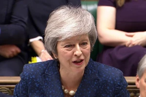 Thoát hiểm bất tín nhiệm, thủ tướng Anh quyết ra đi sau Brexit