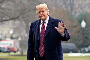 Ông Trump thỏa hiệp mở cửa chính phủ, đảng Dân chủ nói không