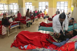 Ngộ độc rượu, 93 người chết, 200 người còn nhập viện