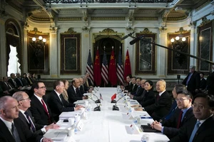 Bloomberg: Mỹ có thể dỡ bỏ toàn bộ thuế quan với Trung Quốc