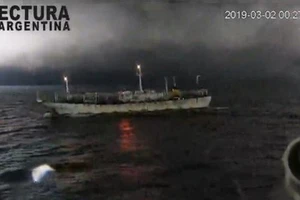 Tàu cá Trung Quốc bị tàu Argentina nổ súng truy đuổi