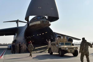 Mỹ hỗ trợ quân sự Ukraine 250 triệu USD