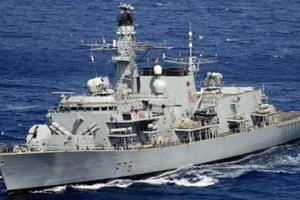 Anh đưa thêm tàu chiến tới vịnh Ba Tư sát cánh Mỹ