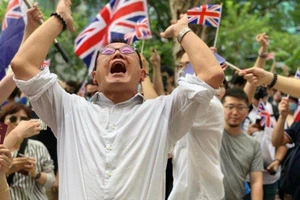 Hong Kong: Kiều dân Anh kéo đến Lãnh sự quán Anh nhờ giúp đỡ