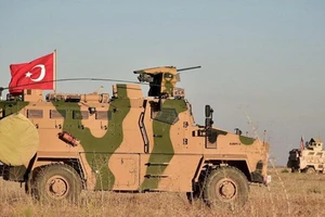 Ông Erdogan ra tối hậu thư cho Mỹ về tay súng người Kurd