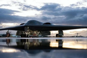 Mỹ đưa ba máy bay ném bom hạt nhân B-2 đến Anh làm gì?