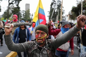 Ecuador: Biểu tình lớn, Quốc hội bị chiếm, chính phủ tháo chạy