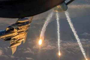 F-15, AH-64Apache đe dọa phe Thổ Nhĩ Kỳ áp sát lính Mỹ ở Syria