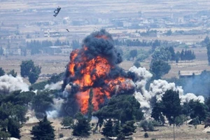 Hình ảnh Mỹ ném bom phá hủy căn cứ ở Syria trước khi rời đi