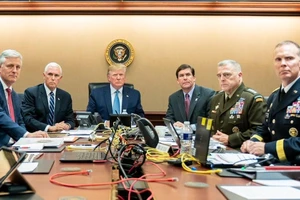 So sánh ảnh ông Trump, ông Obama quan sát giết trùm khủng bố