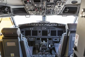 Phi công gắn camera nhà vệ sinh, truyền trực tiếp vô buồng lái