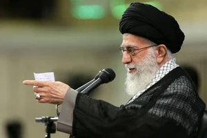 Lãnh đạo tối cao Iran Khamenei: Không để Mỹ quay lại!