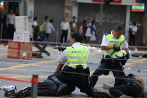 Hong Kong: 1 người biểu tình bị bắn vào ngực sáng nay
