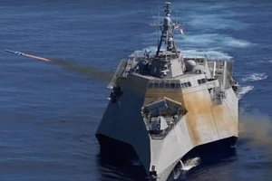 Mỹ đưa 2 tàu tác chiến ra Trường Sa 1 tàu khu trục ra Hoàng Sa