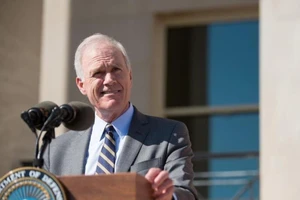 Ông Trump can thiệp nội bộ Hải quân, Bộ trưởng sẽ từ chức?