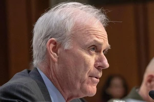 Bí mật thỏa thuận Nhà Trắng, bộ trưởng Hải quân Mỹ mất chức 