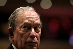 Bloomberg - sức mạnh cả đảng Dân chủ lẫn ông Trump phải e dè