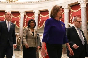 Hạ viện công bố 2 cáo buộc luận tội ông Trump