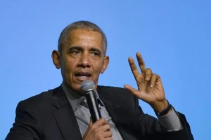 Ông Obama bàn chuyện đàn ông già không chịu 'đứng ra bên lề'